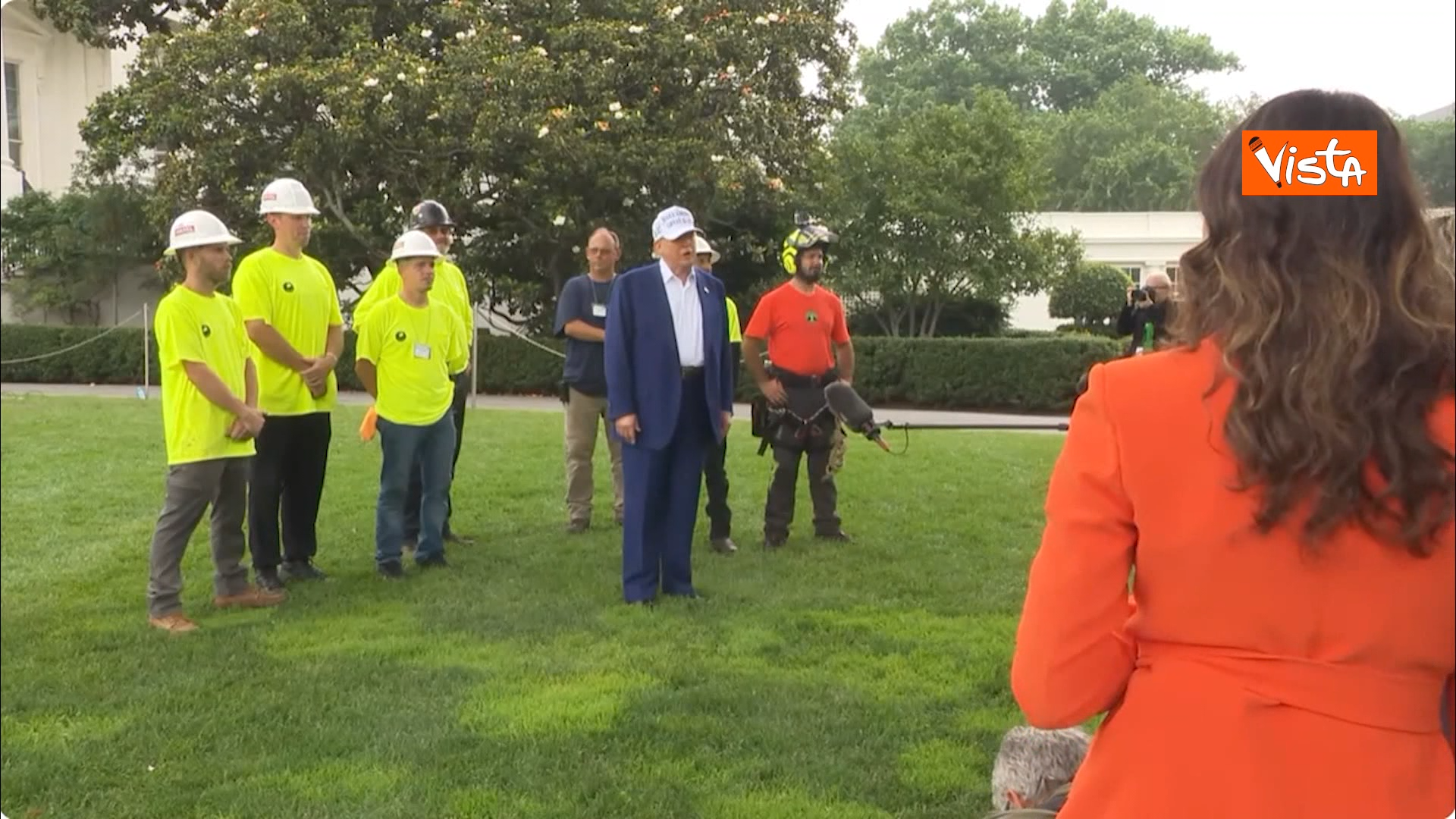 Trump replica a una giornalista: “Attaccare l’Iran? Potrei o non potrei farlo, non lo dico a voi” – Video Trump replica a una giornalista: “Attaccare l’Iran? Potrei o non potrei farlo, non lo dico a voi” – Video
