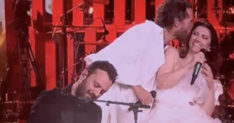 Copertina di Elisa con Cesare Cremonini e Jovanotti in “Le tasche piene di sassi” a San Siro – IL VIDEO