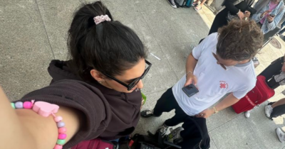 Copertina di “14 ore di volo per andare a un matrimonio a cui non eravamo invitati. Per nasconderci dagli sposi, in hotel ci camuffavamo”: la storia di Yasemin e Davide