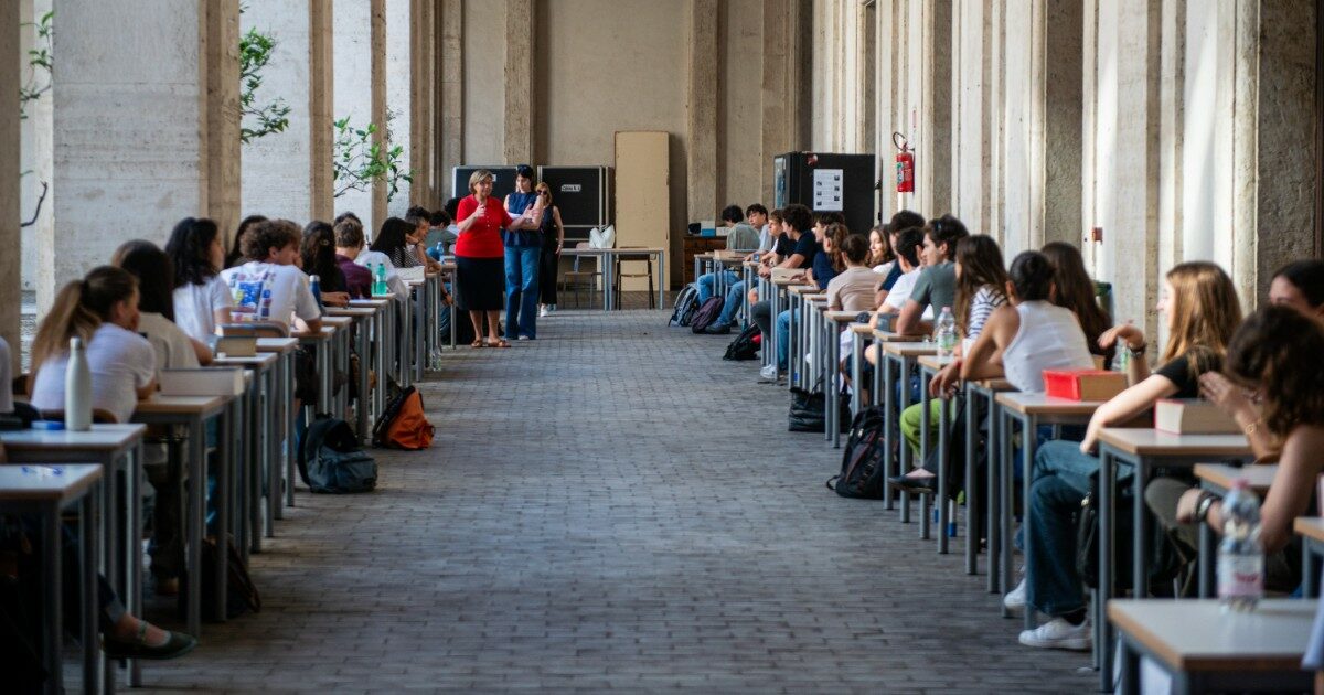 Torna la “maturità”, la riforma è legge: novità anche per i viaggi d’istruzione e per la filiera tecnologico professionale