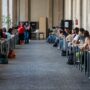 Copertina di Maturità 2025, le tracce della seconda prova scritta in diretta: aperti i plichi. LE FOTO
