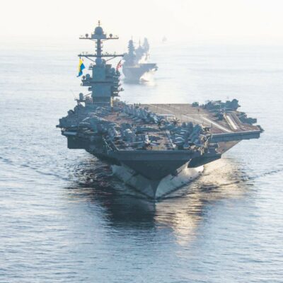 Copertina di Usa schierano portaerei e caccia. L’Iran: “Ultimatum  inaccettabile”