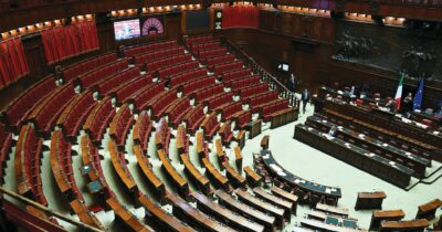 Copertina di Tra messe sante e pellegrinaggi a San Pietro: il Parlamento è chiuso da ieri per il Giubileo
