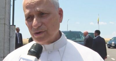 Copertina di Guerre, il Papa ritenta: “I nemici si incontrino in Vaticano”