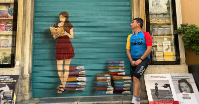 Copertina di Faccio il giro della Sicilia in bici, si chiama Mountain Book. Oggi vi parlo della libreria del Corso di Trapani