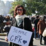 Copertina di Migliaia in piazza Buenos Aires per sostenere l’ex presidente Cristina Fernández: “Punita per l’eredità politica”