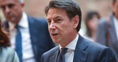 Copertina di “Contro il riarmo, riuniamoci all’Aja per un’altra idea d’Europa”: lettera aperta di Giuseppe Conte ai leader progressisti Ue