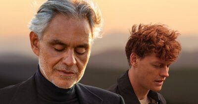 Copertina di Jannik Sinner duetta a sorpresa con Andrea Bocelli: “Non avrei mai potuto immaginare di sentire la mia voce in un suo brano, tutto questo è un’emozione forte”