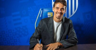 Copertina di Carlos Cuesta è il nuovo allenatore del Parma: chi è e quali esperienze ha il 29enne con la panchina nel destino