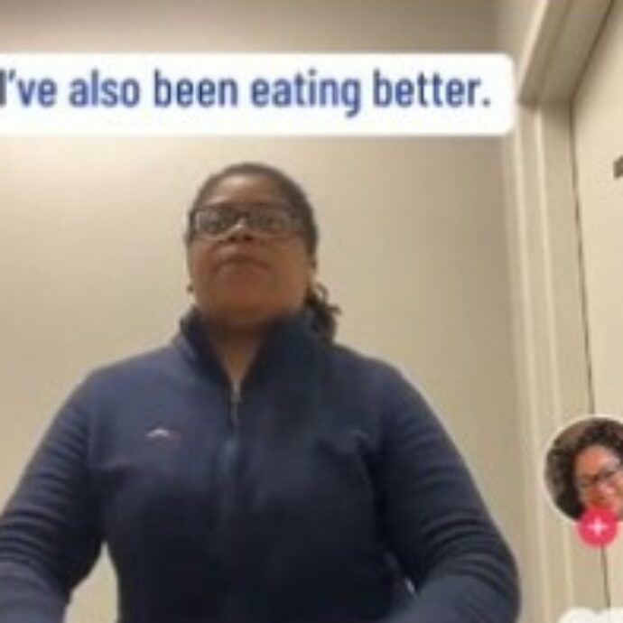 Sedere piatto dopo troppe ore alla scrivania in ufficio? Si chiama “office chair butt” e i consigli per evitarlo sono virali su TikTok