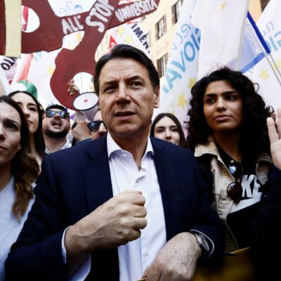 Copertina di Conte: “Non sarei progressista votando per il riarmo: ora  serve coraggio”
