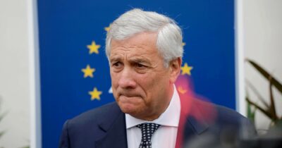 Copertina di Tajani fa ministro e meteorologo: non ne becca una