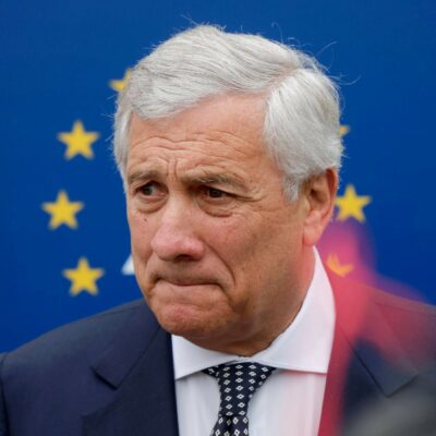 Copertina di Tajani fa ministro e meteorologo: non ne becca una