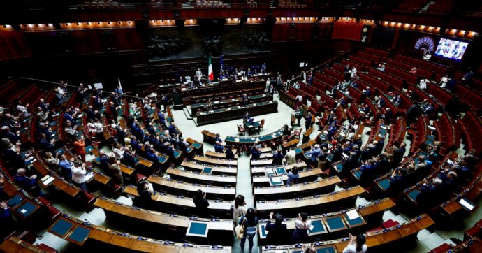 Zero informative: il Parlamento ignora le bombe