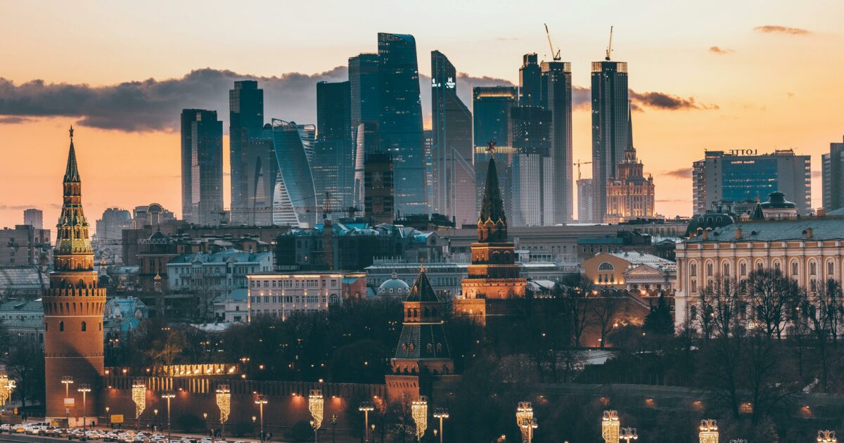 Russia, scontro tra ministri sull’ecconomia. “Sull’orlo della recessione”, “No, fase di raffreddamento” Russia, scontro tra ministri sull’ecconomia. “Sull’orlo della recessione”, “No, fase di raffreddamento”