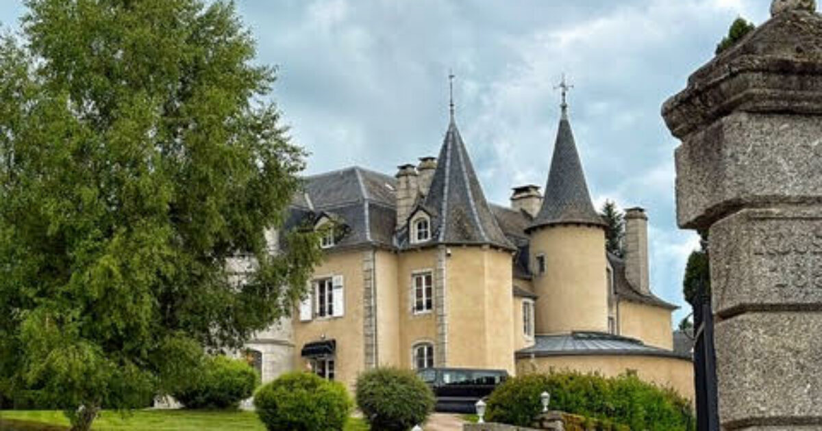 La natura incontaminata dell’Aubrac e i suoi castelli da fiaba: il viaggio nell’autenticità di Lozère, l’anima più selvaggia della Francia