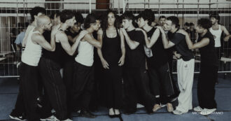 Copertina di “L’Iliade” nel carcere di sicurezza, in anteprima l’opera di Giuliano Peparini: “Tra l’epoca di Omero e la nostra, le dinamiche umane non sono cambiate” – VIDEO