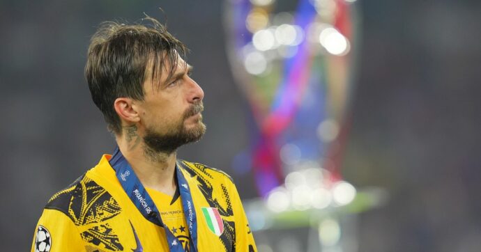 “Sono matto, ti sfondo di botte”: Acerbi si scaglia contro un tifoso del PSG  – Video