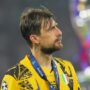 Copertina di “Sono matto, ti sfondo di botte”: Acerbi si scaglia contro un tifoso del PSG  – Video