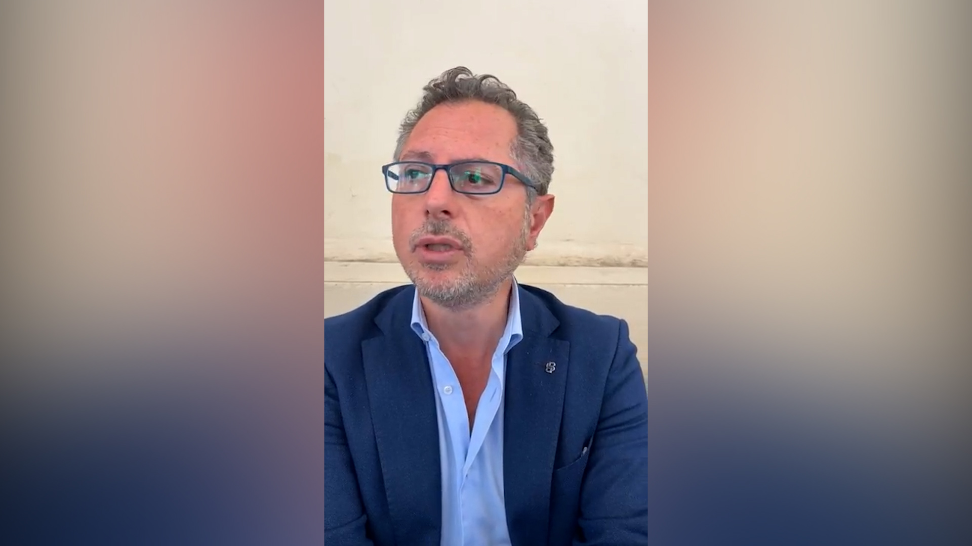 “Mi ha dato un colpo in faccia e rotto gli occhiali”: Borrelli aggredito dopo una discussione per la sosta selvaggia “Mi ha dato un colpo in faccia e rotto gli occhiali”: Borrelli aggredito dopo una discussione per la sosta selvaggia