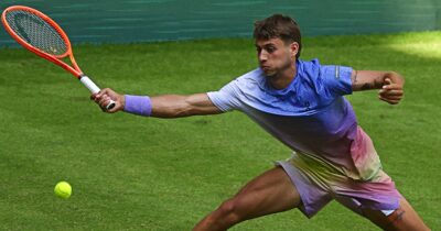 Copertina di Cobolli si arrende a Zverev: eliminato ai quarti di Halle. Ma oggi è lui il terzo violino del tennis azzurro
