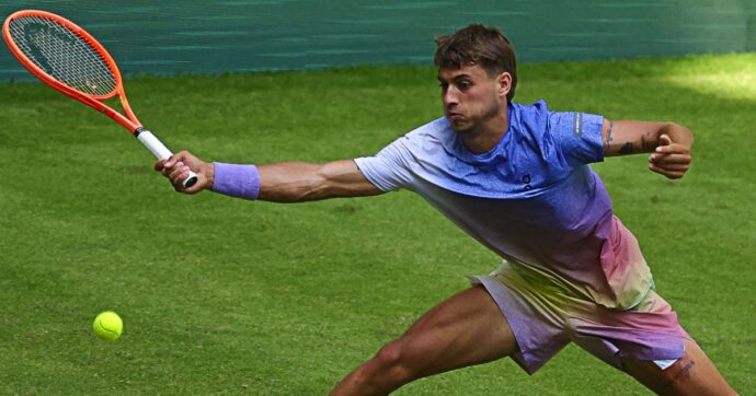 Cobolli si arrende a Zverev: eliminato ai quarti di Halle. Ma oggi è lui il terzo violino del tennis azzurro