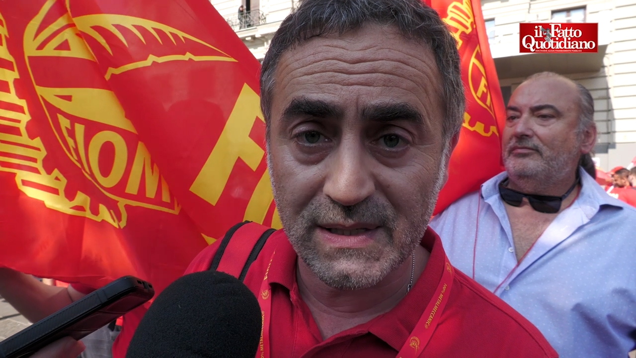 Sciopero dei metalmeccanici, in 5000 a Napoli: “Bloccheremo la nazione”. De Palma: “Operai non arrivano a fine mese” Sciopero dei metalmeccanici, in 5000 a Napoli: “Bloccheremo la nazione”. De Palma: “Operai non arrivano a fine mese”