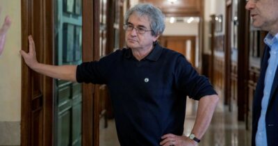 Copertina di “Sono un disadattato. Volevo fare il mendicante, non pensavo di fare lo scienziato. Il mio modello era Buddha”: parla Carlo Rovelli