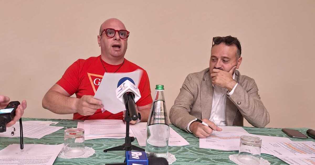 L’incredibile storia di Reggio Calabria: stadio, cimiteri e scuole senza contatore dell’acqua. L’accusa: “Così è furto” L’incredibile storia di Reggio Calabria: stadio, cimiteri e scuole senza contatore dell’acqua. L’accusa: “Così è furto”