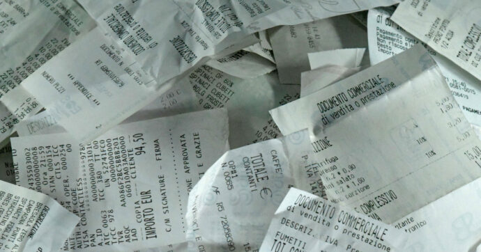 “Stop agli scontrini di carta entro il 2029”: ecco il piano per l’addio ai documenti commerciali non riciclabili