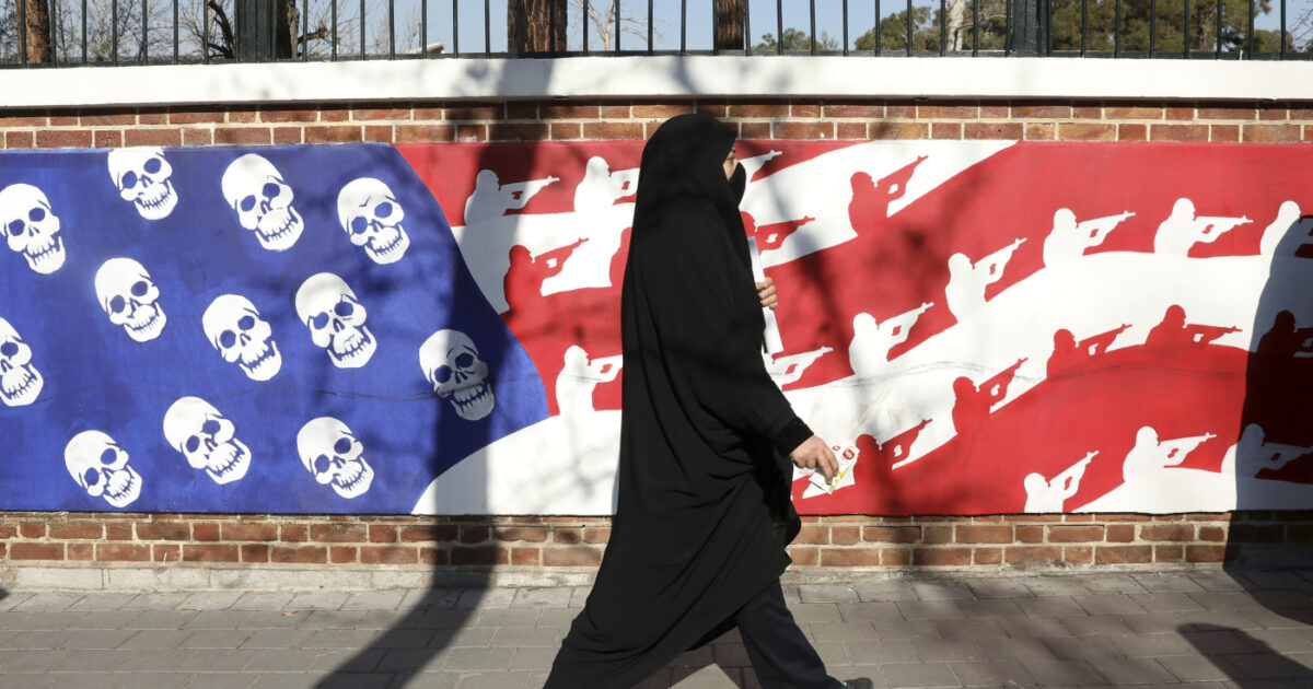 Tra sanzioni e regimi corrotti l’economia iraniana è in crisi perenne. Penalizzati soprattutto i giovani Tra sanzioni e regimi corrotti l’economia iraniana è in crisi perenne. Penalizzati soprattutto i giovani