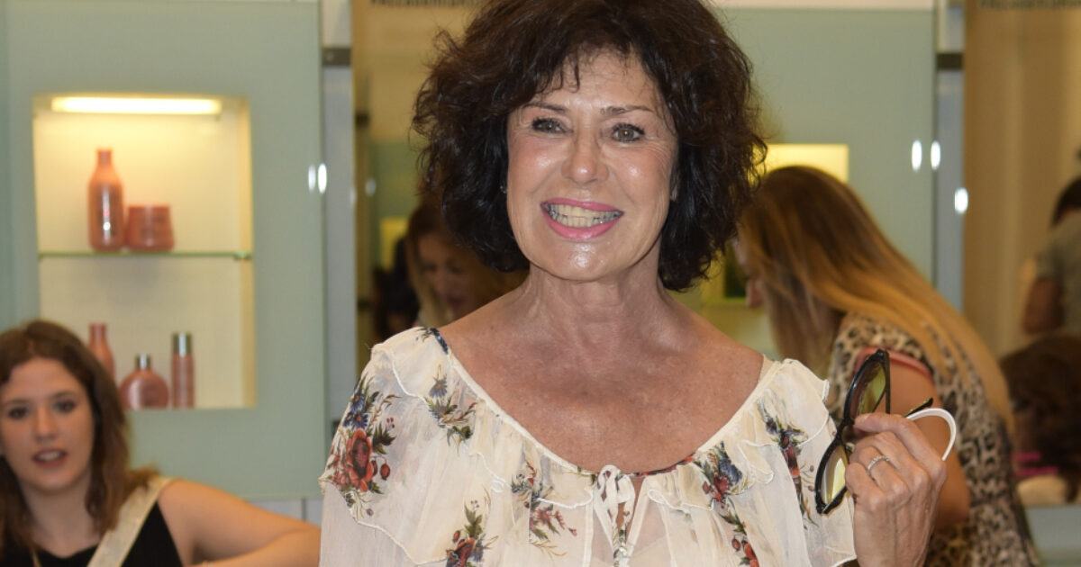 “Non parlo con mio figlio da otto anni. Mi ha dato schiaffi, mi manda messaggi sperando che io muoia presto”: lo sfogo di Corinne Cléry