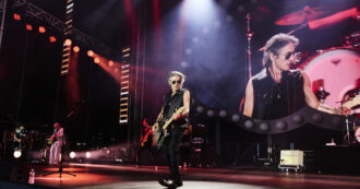 Copertina di Luciano Ligabue in concerto in Giappone: 13mila persone cantano in coro a Expo 2025 – IL VIDEO