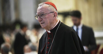 Copertina di Il cardinale Parolin “benedice” la manifestazione contro il riarmo: “Questa mobilitazione è un bene”