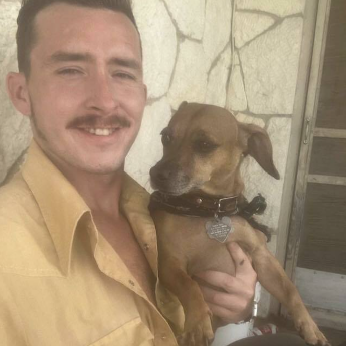 “Per salvare il mio cane ho ustioni di terzo grado sul 40% del corpo e ho subito anche un trapianto di pelle. Ma non potevo lasciarlo morire nell’incendio”: la storia di Zain e Clarence