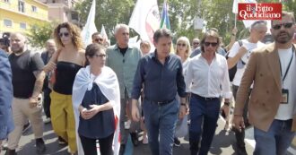 Copertina di Conte al corteo contro il riarmo: “Qui un popolo che dice che le politiche belliciste sono una follia”