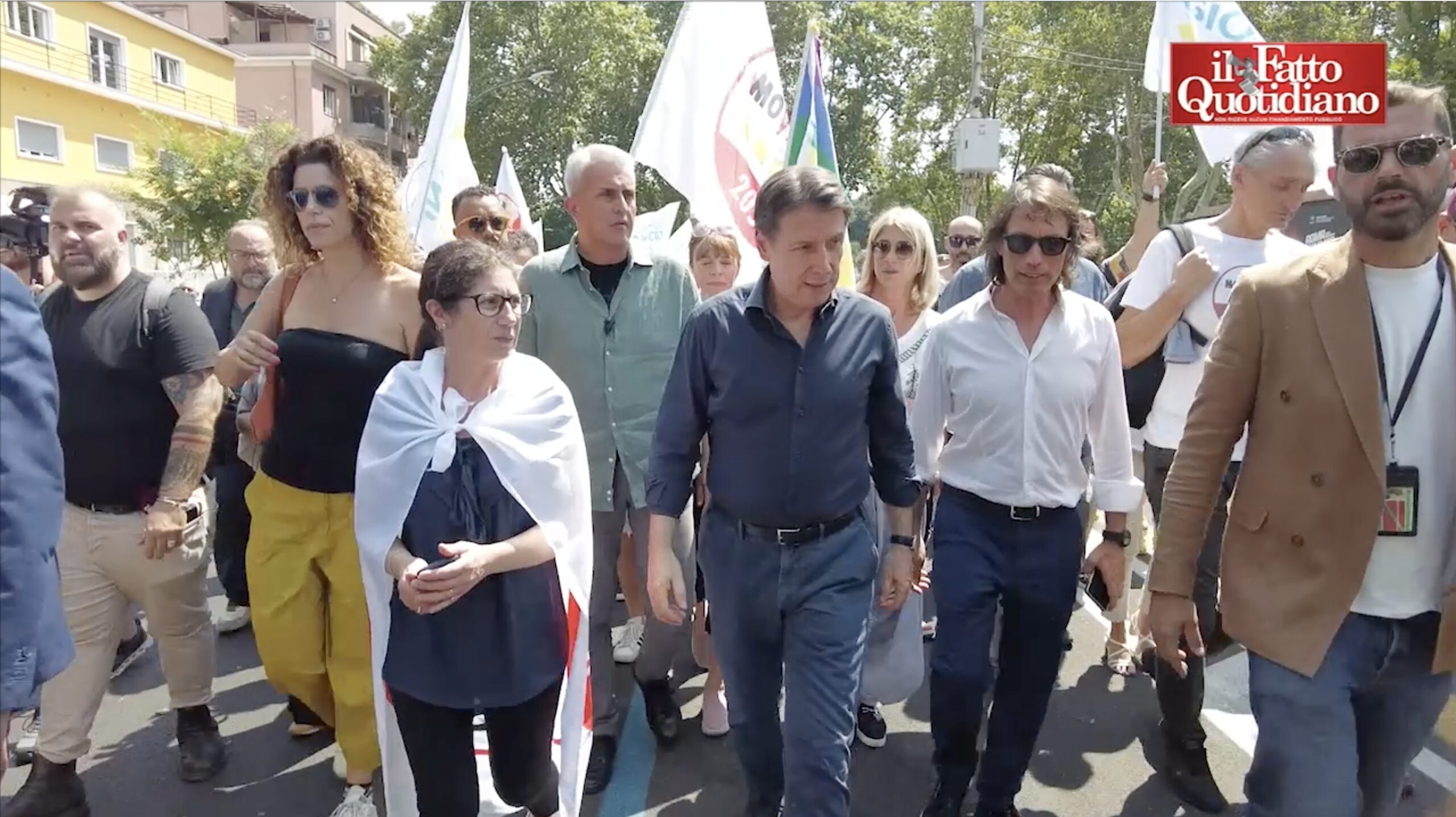 Conte al corteo contro il riarmo: “Qui un popolo che dice che le politiche belliciste sono una follia” Conte al corteo contro il riarmo: “Qui un popolo che dice che le politiche belliciste sono una follia”