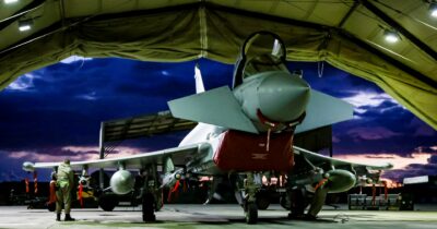 Copertina di Protestano dentro la base della Raf:  “Terrorismo”