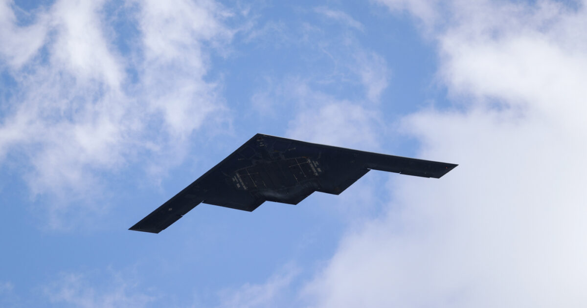 La missione Usa dei bombardieri B2 in Iran. Due decollati dal Missouri per fare da “esche”. 30 missili dai sottomarini La missione Usa dei bombardieri B2 in Iran. Due decollati dal Missouri per fare da “esche”. 30 missili dai sottomarini