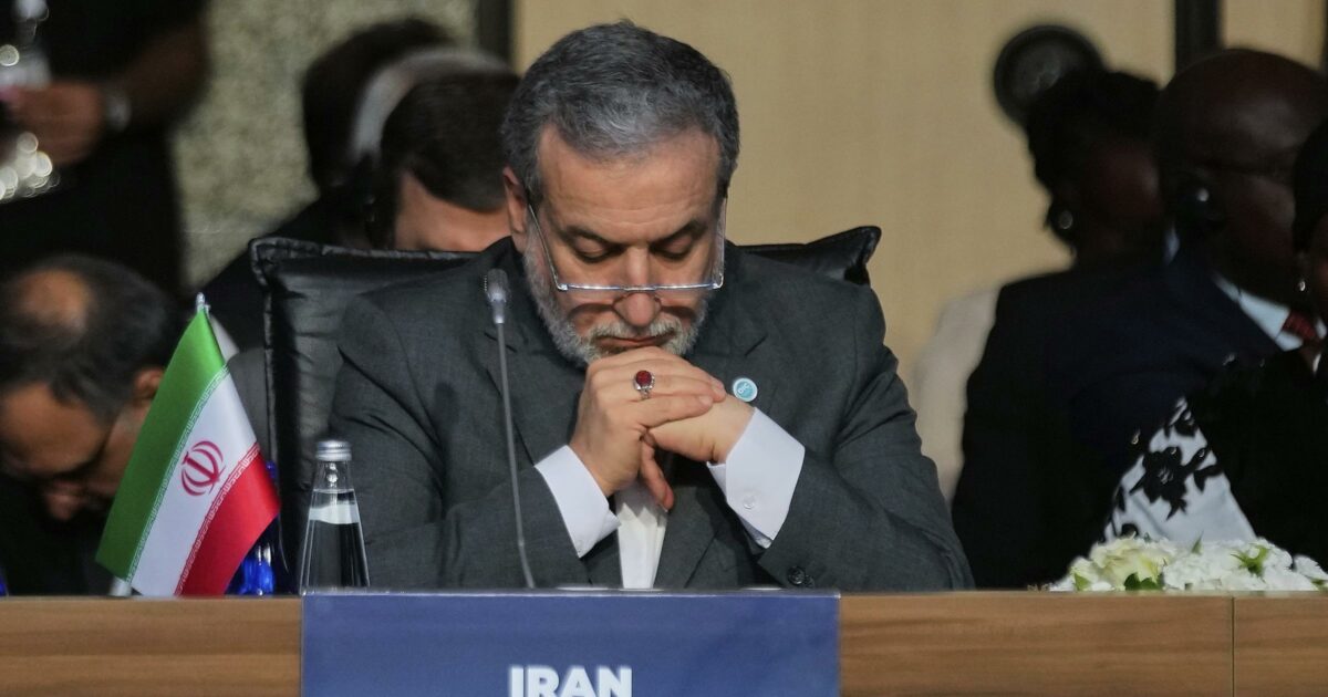 Ministro iraniano a Gb e Ue: “Come possiamo tornare a negoziare con chi ci ha già traditi?”. E domani vede Putin Ministro iraniano a Gb e Ue: “Come possiamo tornare a negoziare con chi ci ha già traditi?”. E domani vede Putin
