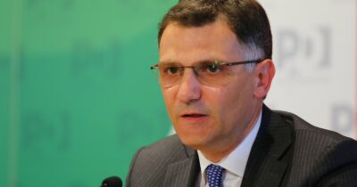 Copertina di Pd, in Sicilia Barbagallo riconfermato segretario ma è guerra interna: una parte dei dem diserta il congresso