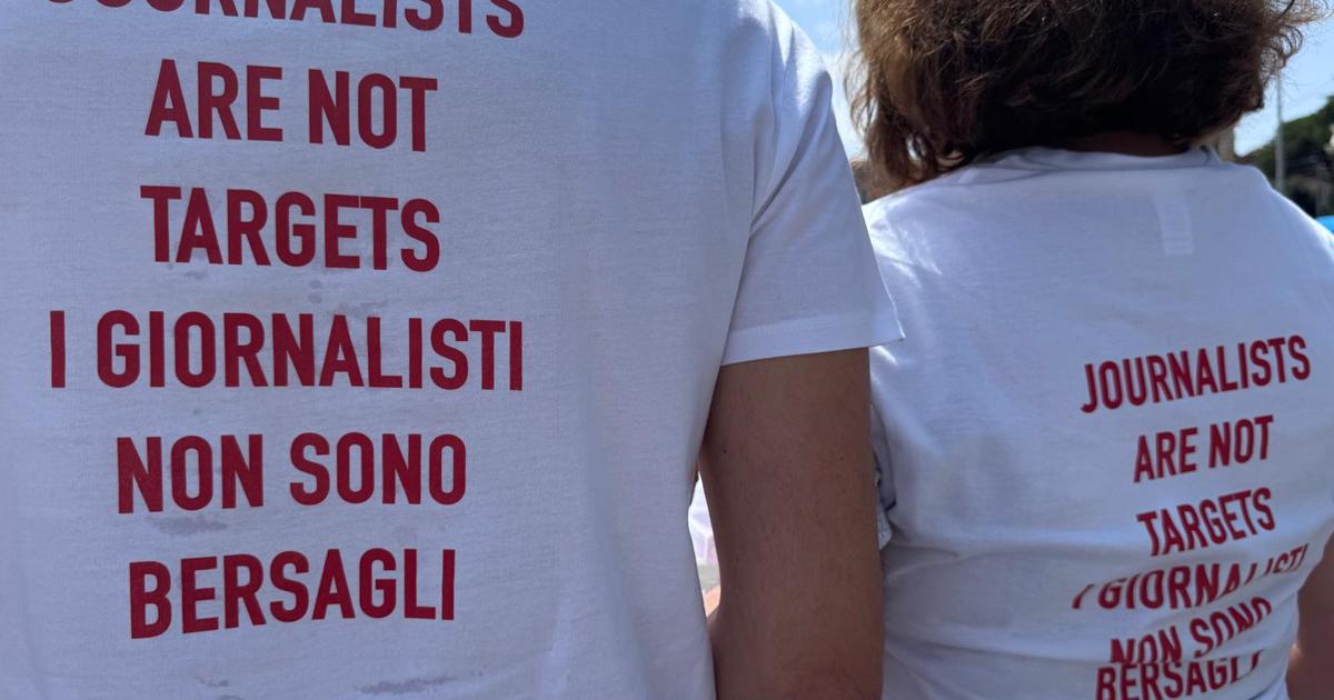 Roma, flash mob degli ‘Operatori dell’informazione per Gaza’: “I giornalisti non sono bersagli” Roma, flash mob degli ‘Operatori dell’informazione per Gaza’: “I giornalisti non sono bersagli”