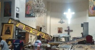 Copertina di Attentato a Damasco: kamikaze si fa esplodere in una chiesa, almeno 20 morti