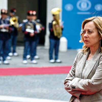 Copertina di Meloni non avvisata: ora teme per l’uso delle basi Usa e per il caro-energia