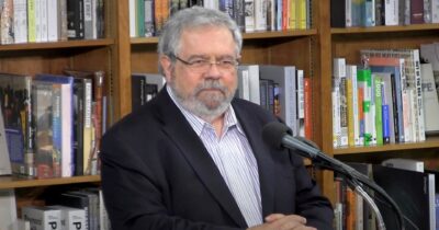Copertina di Il Pulitzer David Cay Johnston: “Donald ha tradito tutti, anche i suoi sostenitori: è la sua prassi standard”