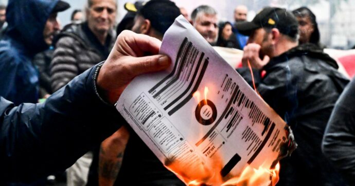 Arera e la rapina mercato libero. Stangata bollette: ora la colpa è delle famiglie