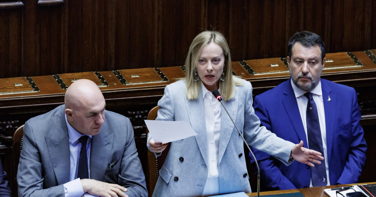 Meloni si accoda al riarmo Nato: “Il 5% del Pil? Rispetteremo l’impegno”. Ma chiede flessibilità sui conti Meloni si accoda al riarmo Nato: “Il 5% del Pil? Rispetteremo l’impegno”. Ma chiede flessibilità sui conti