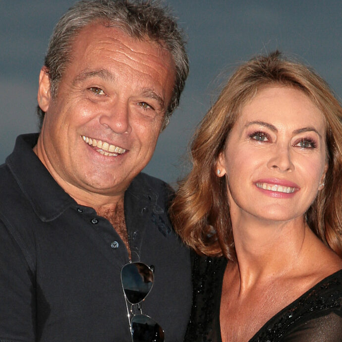 Claudio Amendola e Elena Sofia Ricci scintille su “I Cesaroni”. Lui: “Ci hanno detto ‘arrivederci e grazie, ci fa schifo”. La replica: “Chi ti vuole bene non ti ferisce”