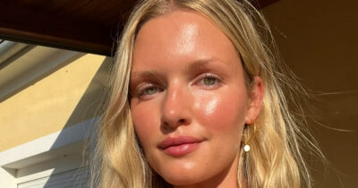 Copertina di “Mi dicono ‘non preoccuparti, non sei così grassa’. Non prendo sul serio queste reazioni inappropriate”: lo sfogo della modella curvy Kate Kope