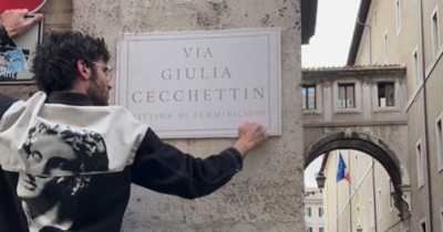 Copertina di Tre vie di Roma deidcate a Ilaria Sula, Giulia Cecchettin e Laura Papadia, il gesto di ‘Poeta della Serra’: “Protesta delicata, ma potente. Il patriarcato esiste”